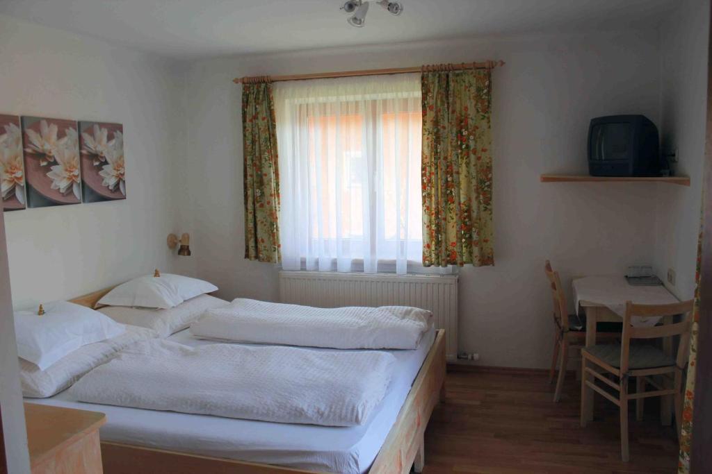 Haus Senoner Bed & Breakfast Kitzbuhel Ruang foto