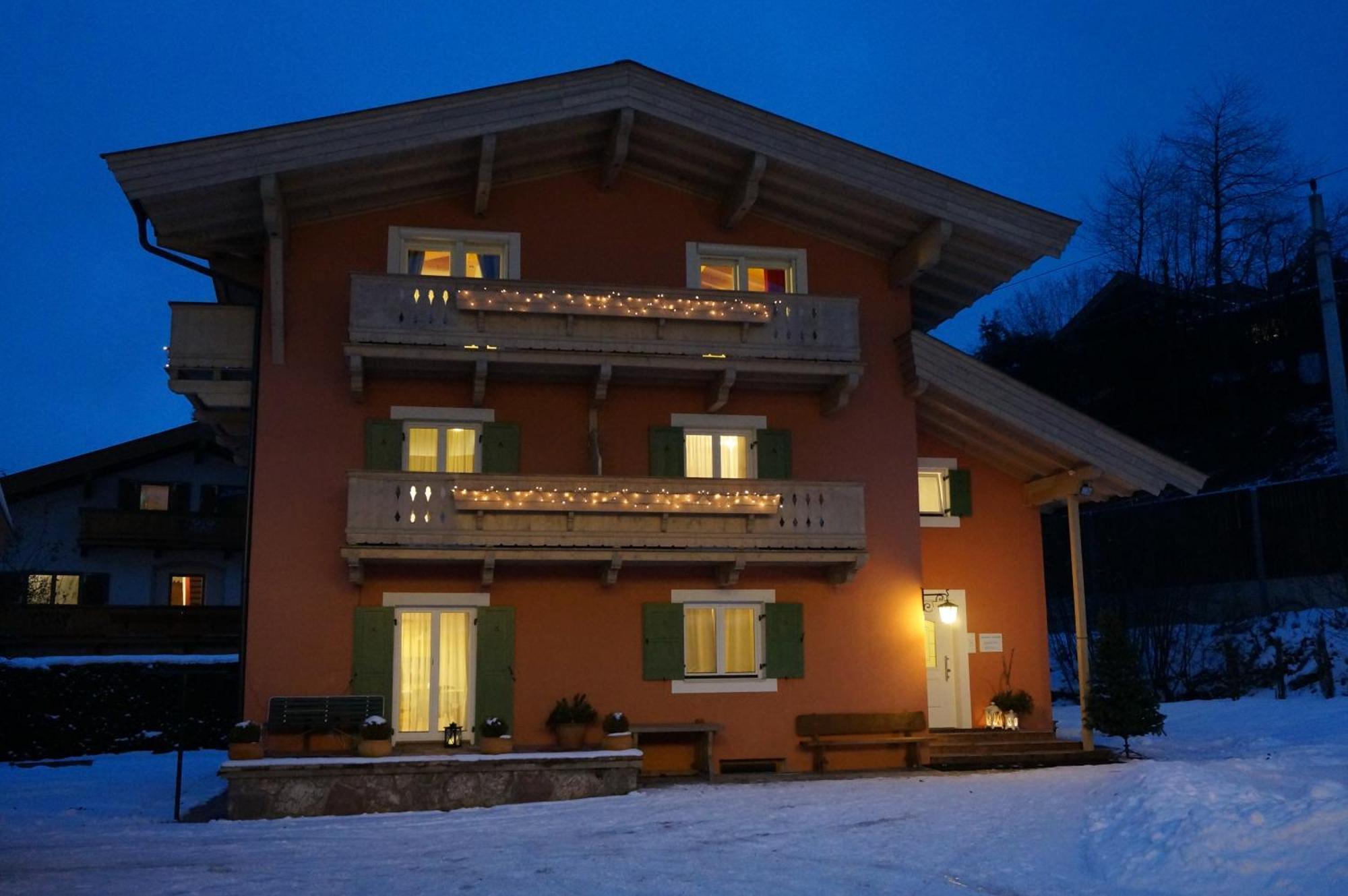 Haus Senoner Bed & Breakfast Kitzbuhel Ruang foto