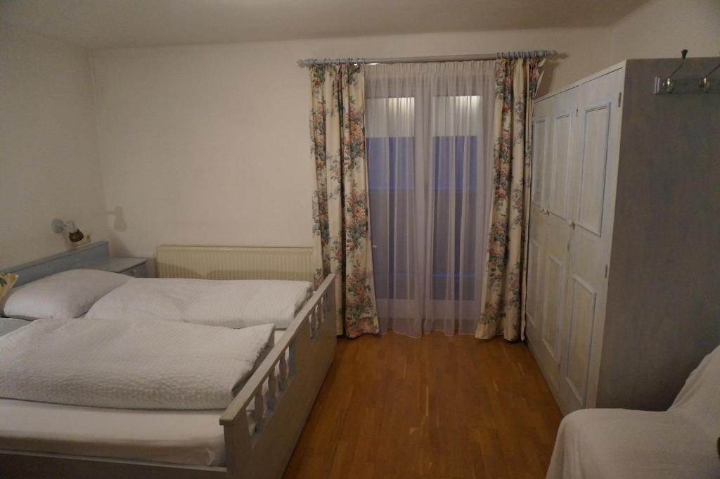 Haus Senoner Bed & Breakfast Kitzbuhel Ruang foto