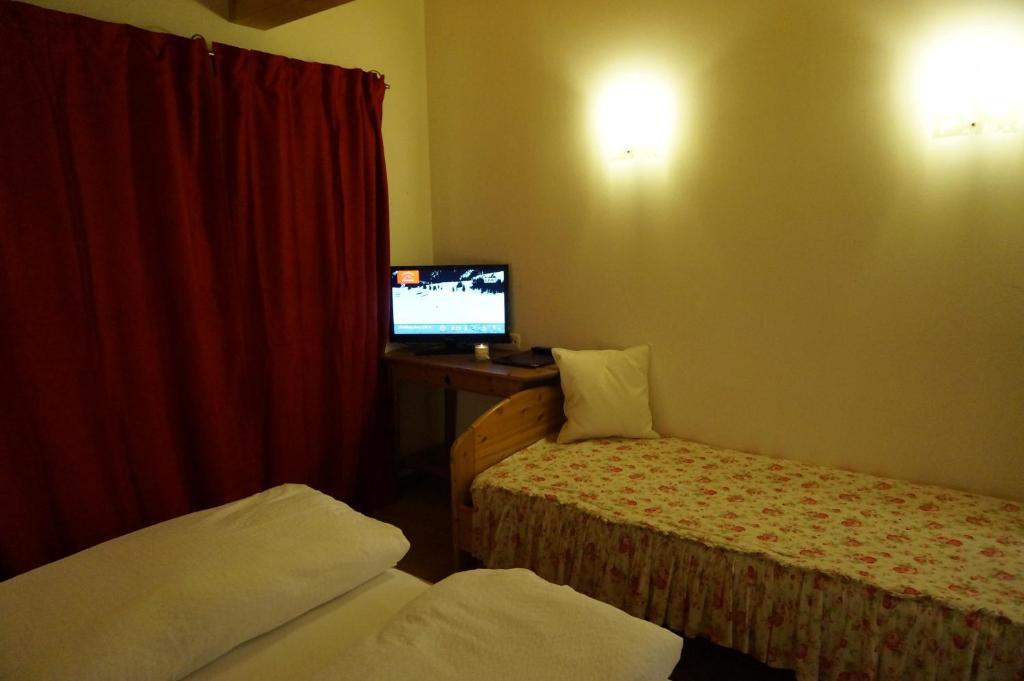 Haus Senoner Bed & Breakfast Kitzbuhel Ruang foto